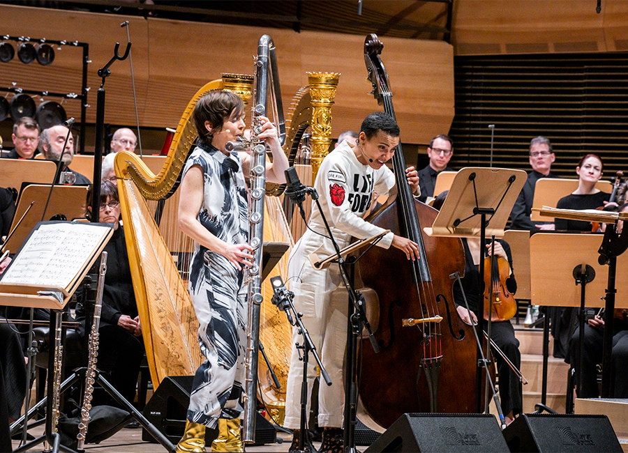 Felipe Lara’s sensational Double Concerto, with Claire Chase and Esperanza Spalding, was played by the New York Philharmonic under Susanna Mälkki. photo credit: Chris Lee